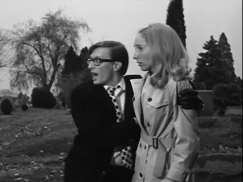 Night of the Living Dead (1968) - They're coming to get you, Barbra! Night of the Living Dead (1968) - They're coming to get you, Barbra!