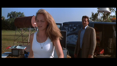 Twister (1996) - Jo still hesitates and doesn't sign the divorce papers. Twister (1996) - Jo still hesitates and doesn't sign the divorce papers.