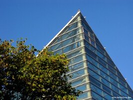 Tennessee Aquarium --- glass pyramid structure